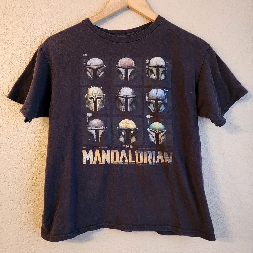 Star Wars Mandalorian short sleeve black shirt Size Youth L